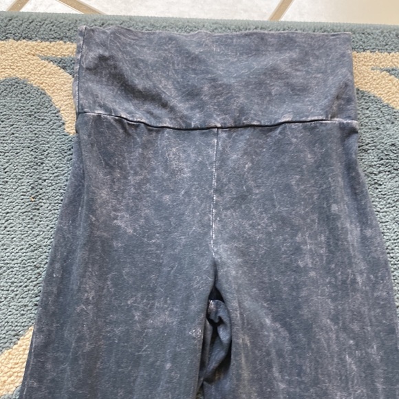 NWT Love Culture Small Mineral Washed High Waisted Leggings - Picture 2 of 3